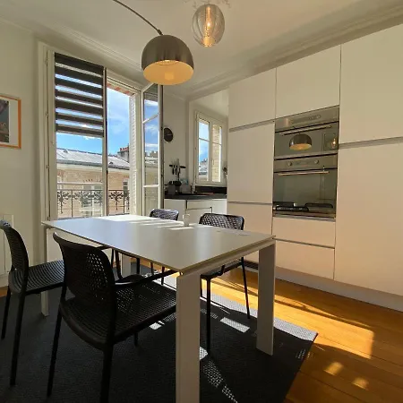 Sunny Apartment *